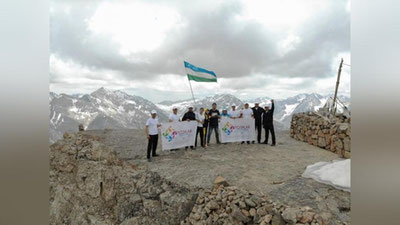 'O`zbekiston "Everesti" ham zabt etilib, unga yurtimiz bayrog`i o`rnatildi'ning rasmi