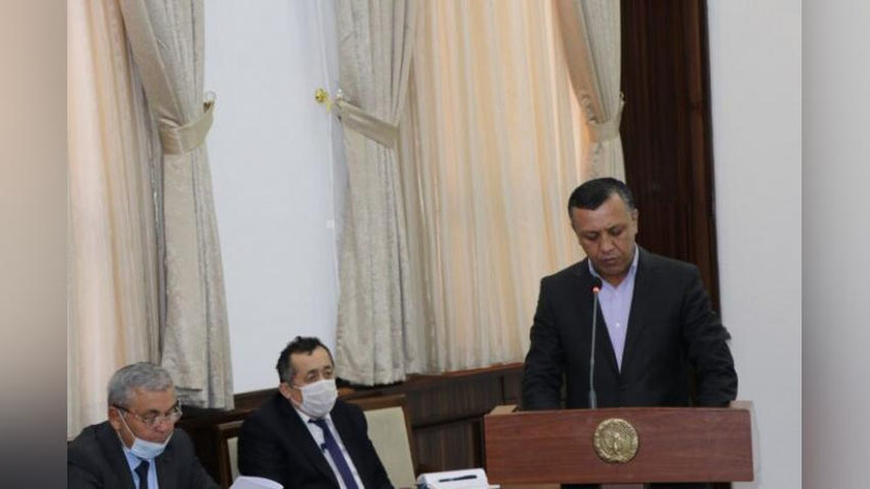 'Qashqadaryo Moliya bosh boshqarmasi boshlig`i yig`ilishda xodimlarni haqoratladi(video)'ning rasmi