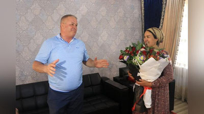 'To`ra Bobolov vakillari Bahodir Jalolovning xonadoniga borishdi'ning rasmi