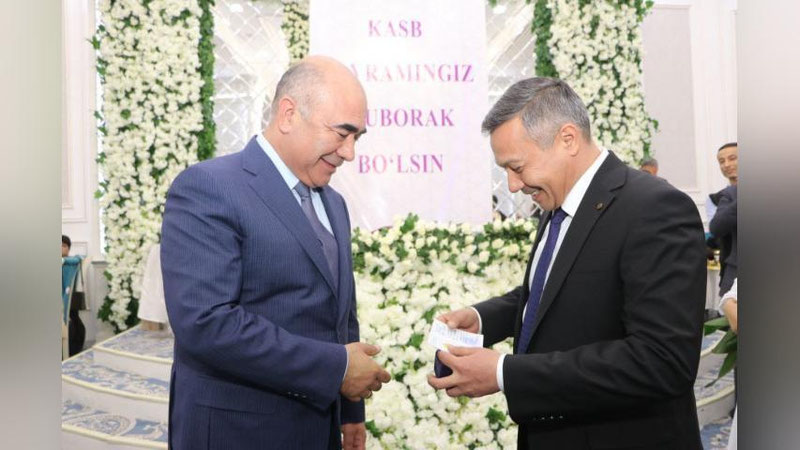 'Зойир Мирзаев яна бир кўкрак нишони билан тақдирланди'ning rasmi