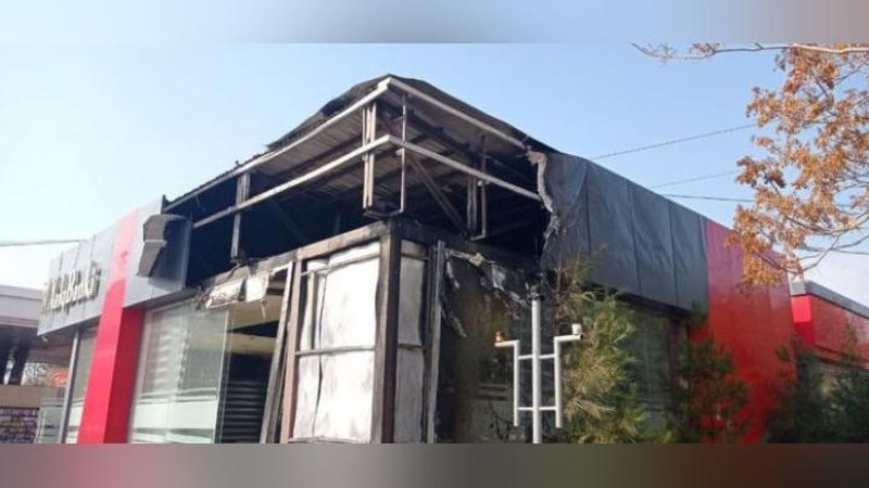 Изрображение 'Пожар в здании отделения Народного банка в Карши попал на видео'