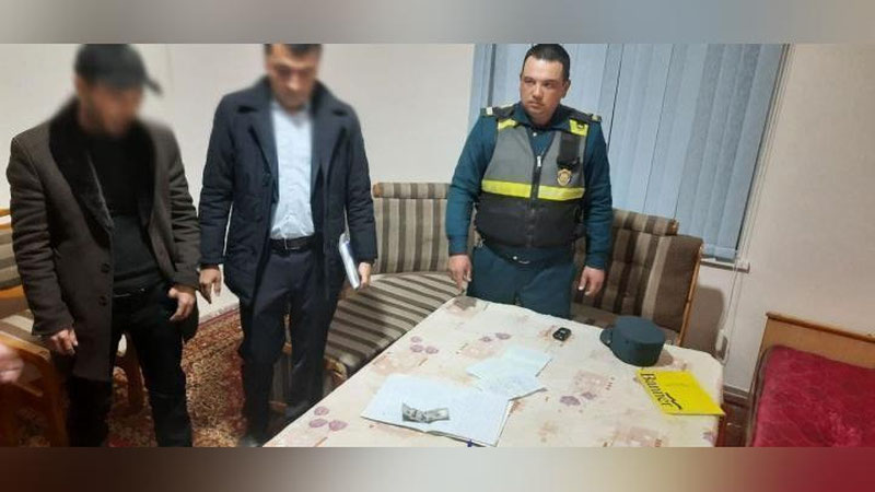 'Самарқандда автомобилни жарима майдончасидан чиқариб бериш эвазига ЙПХ ходимига пора бермоқчи бўлган шахснинг “нияти” амалга ошмади'ning rasmi