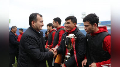 'Муроджон Азимов "Насаф"  жамоасини ғалаба билан табриклади'ning rasmi