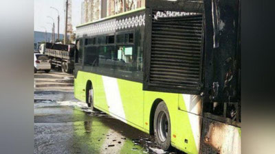 '"O`rikzor - Do`mbirobod..."   125-yo`nalishda harakatlanuvchi "Mercedez-Benz" yonib ketdi'ning rasmi