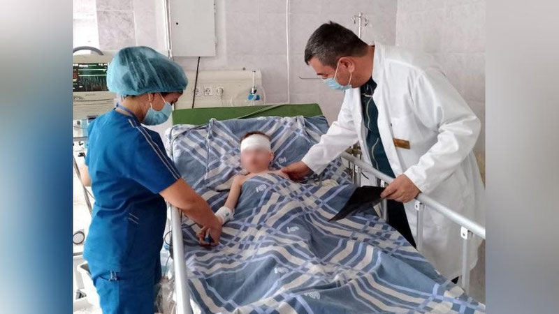 Изрображение 'На Чиланзаре автобус сбил двух пешеходов: 5-летний ребенок выжил, но получил тяжелые травмы'