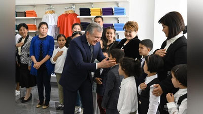 'Президент қашқадарёлик оилалар ва улар ўз қарамоғига олган болалар билан учрашди (фото)'ning rasmi