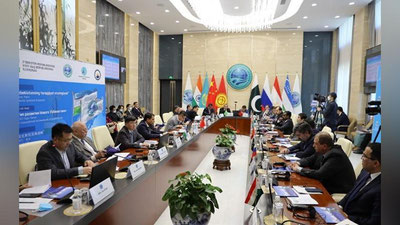 'Пекиндаги ШҲТ котибиятида хитой тилида тайёрланган рисола тақдимоти бўлиб ўтди'ning rasmi