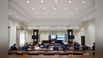 'Президент йиғилишда “Ўзэлтехсаноат” уюшмаси раиси янги лойиҳалар бўйича тинимсиз изланиши шартлиги кўрсатиб ўтди'ning rasmi