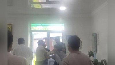 'Андижонлик тадбиркор МИБ ходимига бензин сепиб, ёқиб юбормоқчи бўлгани айтилмоқда'ning rasmi