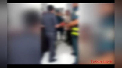 'Самарқандда фуқаролар ЙПХ инспекторининг қўлидаги "жезль"ни тортиб олиб, синдириб ташлади'ning rasmi