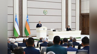 'Men Prezident sifatida 6 yil davomida boshqa hududlarga nisbatan eng ko`p, ya`ni 9 marta mana shu saxovatli zaminga kelib, bu erdagi oqsoqollar, tadbirkorlar, yoshlar vakillari bilan ko`p-ko`p muloqotlar qildim — Shavkat Mirziyoev'ning rasmi