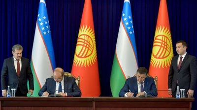 'O`zbekiston va Qirg`iziston davlat chegarasi bo`yicha qo`shma Bayonnoma imzolandi'ning rasmi