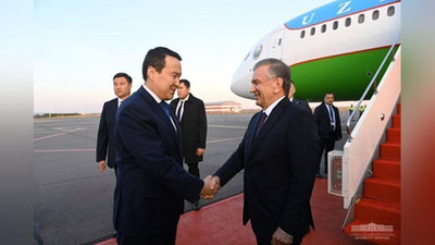 'Shavkat Mirziyoev amaliy tashrif bilan Ostona shahriga etib bordi (foto)'ning rasmi