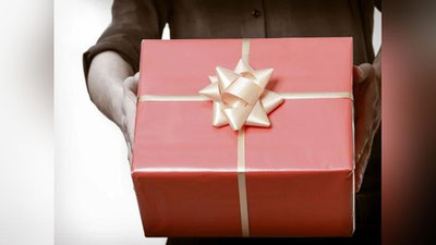 '1,5 million so`mgacha – davlat xizmatchilari uchun sovg`a olish tartiblari belgilanmoqda'ning rasmi