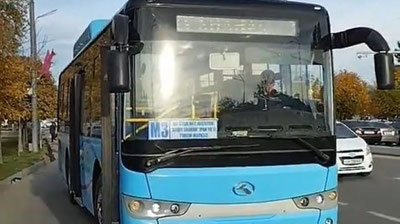 'Samarqand shahrida ham uchta yangi yo`nalishda avtobuslar qatnay boshladi'ning rasmi