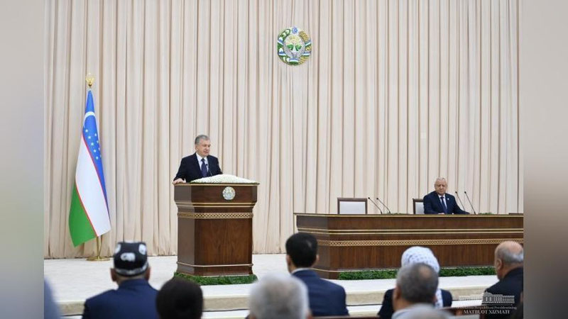 'Навоий шаҳрида президент Шавкат Мирзиёев иштирокида йиғилиш бошланди'ning rasmi