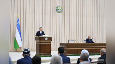 'Navoiy shahrida prezident Shavkat Mirziyoev ishtirokida yig`ilish boshlandi'ning rasmi