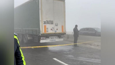 'Andijonda avtobus va yuk mashinasi ishtirokida ayanchli YTH sodir bo`ldi. Qurbonlar va jarohatlanganlar bor (video)'ning rasmi