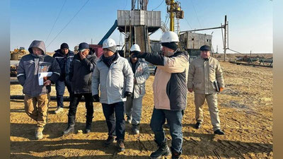 '“O`zbekneftgaz”: Ustyurt regionidagi konlarda gaz qazib chiqarish hajmini oshirish borasida qilinayotgan ishlar holati o`rganilmoqda'ning rasmi