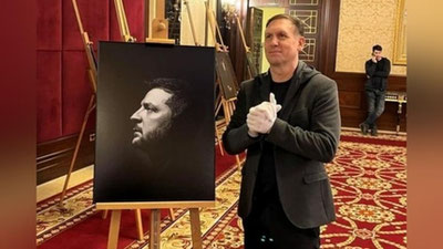 'Zelenskiyning surati 163 ming dollarga sotildi'ning rasmi