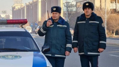 'Urganchda IIB xodimlari muz yorilib, kanalga tushib ketgan fuqaroning hayotini saqlab qolishdi'ning rasmi