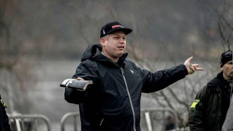 'Даниялик сиёсатчи бу сафар Копенгагендаги масжид олдида Қуръонни ёқиб юборди (видео)'ning rasmi
