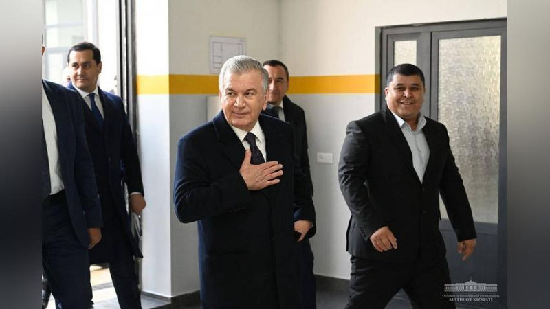 'Shavkat Mirziyoev Namangandagi kichik sanoat va tadbirkorlik zonasida bo`ldi'ning rasmi