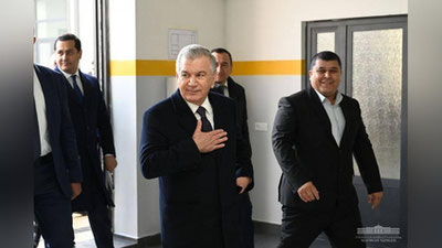 'Shavkat Mirziyoev Namangandagi kichik sanoat va tadbirkorlik zonasida bo`ldi'ning rasmi