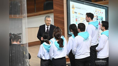 'Shavkat Mirziyoev Davlatobod tumanidagi yoshlar bilan uchrashib Toshkentga qaytdi (foto)'ning rasmi