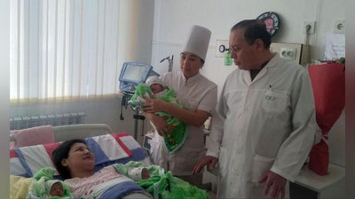 'Gulistonda uch egizak dunyoga keldi'ning rasmi