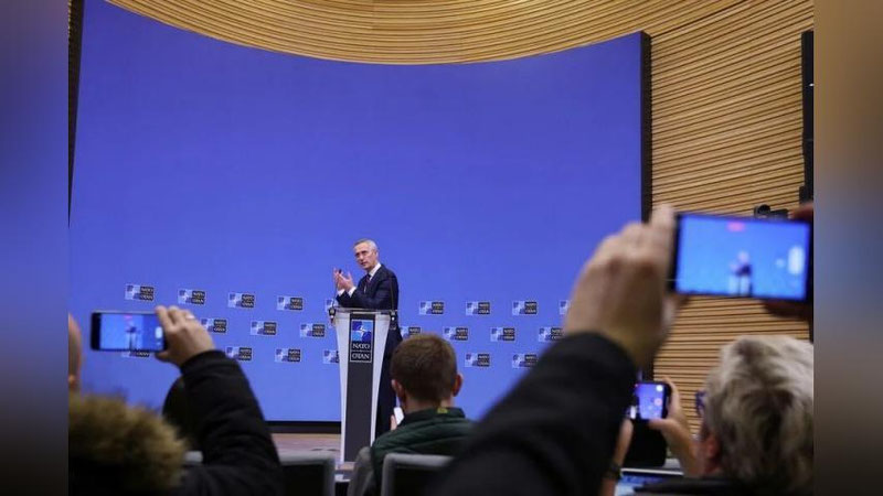 'Stoltenberg lavozimini tark etishini tasdiqladi'ning rasmi
