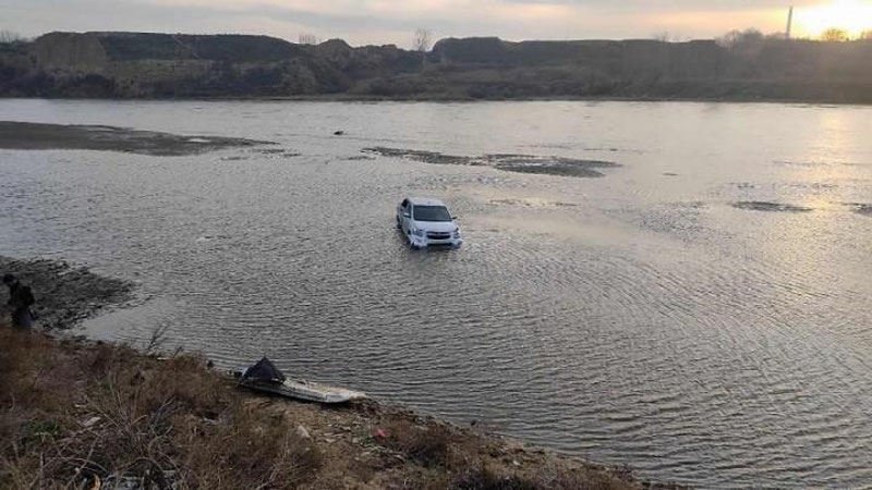 'Bekobodda Cobalt kanalga tushib ketdi (foto)'ning rasmi