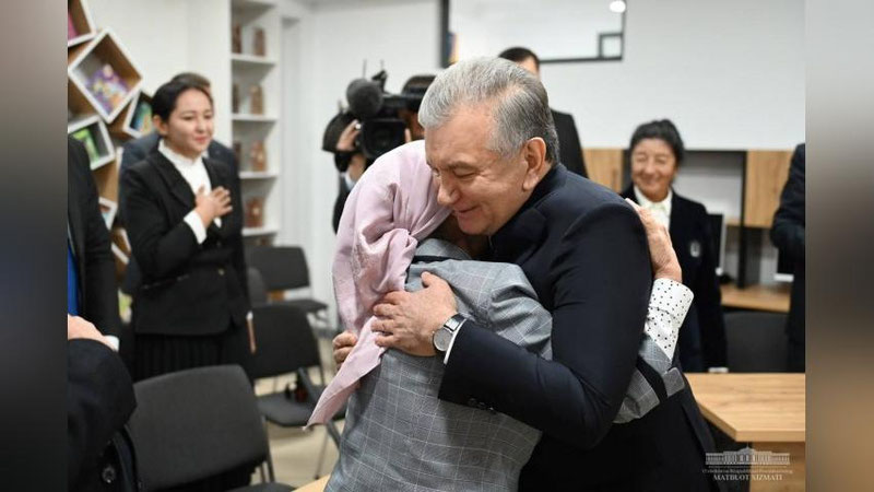 'Prezident Qashqadaryoga tashrifini yangi maktab bilan tanishuvdan boshladi (foto)'ning rasmi