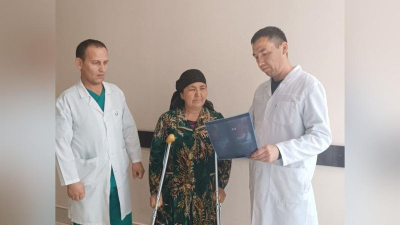 'Қашқадарёда илк бор тизза бўғимини эндопротезлаш амалиёти ўтказилди'ning rasmi