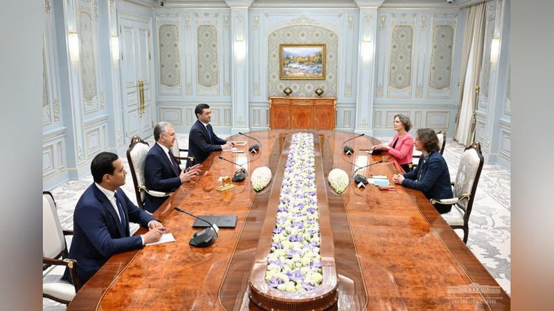 'Shavkat Mirziyoev Fransiya Prezidentining maslahatchisi Izabel Dyumonni qabul qildi'ning rasmi
