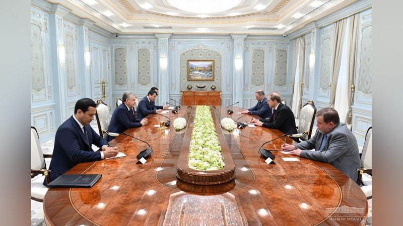 'Shavkat Mirziyoev Rossiya sanoat va savdo vaziri bilan uchrashdi'ning rasmi