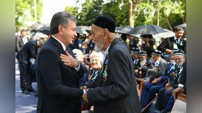 'O`zbekistonda Ikkinchi jahon urushi qatnashchilari va nogironlarining har biriga 18 mln so`mdan pul mukofoti beriladi'ning rasmi