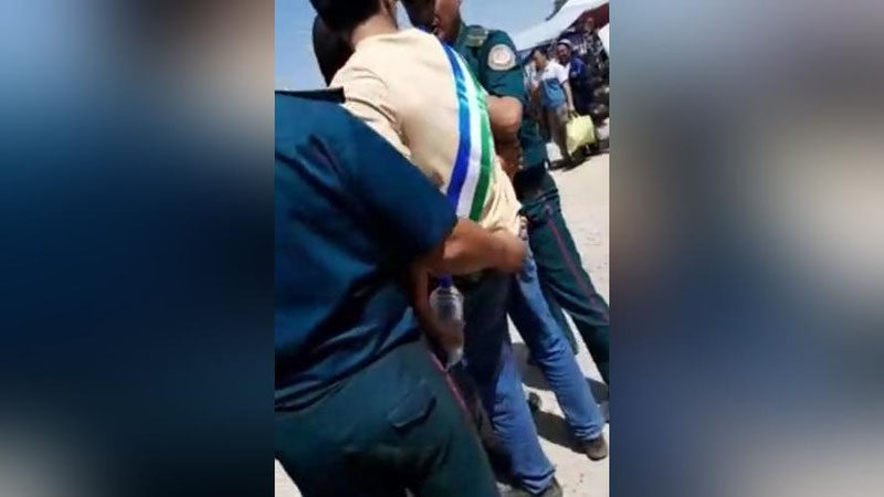 'Qamashida elkasiga bayroq ilib olgani uchun qo`lga olingan yigit jazodan ozod etildi'ning rasmi
