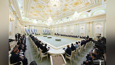 'Prezident asosiy qonunimizni takomillashtirishga o`z hissasini qo`shgan qator soha vakillariga minnatdorlik bildirdi'ning rasmi