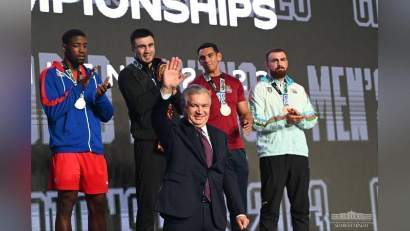 'Шавкат Мирзиёев чемпионларни тақдирлаш маросимида иштирок этди (фото)'ning rasmi