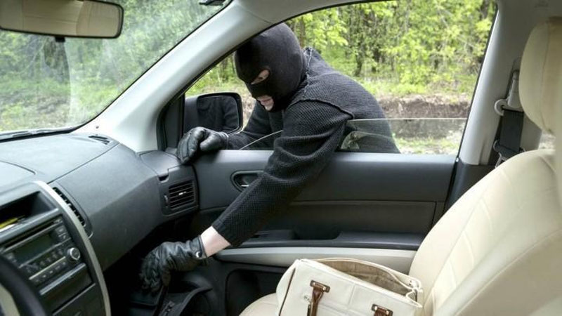 'Buxoroda "Cobalt" oynasini sindirib, hujjatlarni o`g`irlagan shaxs qo`lga olindi'ning rasmi