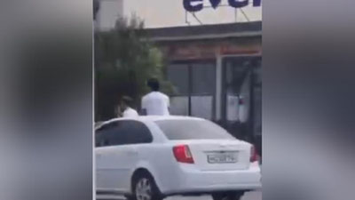 'Andijondagi to`yda mashina lyukidan tanasini chiqarib harakatlangan kuyovjo`ralar jazolandi (video)'ning rasmi