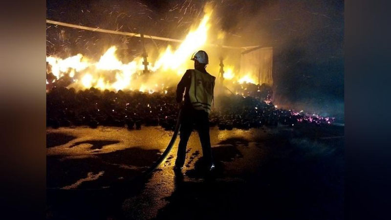 'Namanganda yuk mashinasi yonib ketdi'ning rasmi