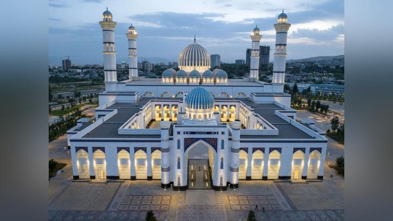 'Dushanbeda Markaziy Osiyodagi eng katta masjidlardan biri ochildi'ning rasmi