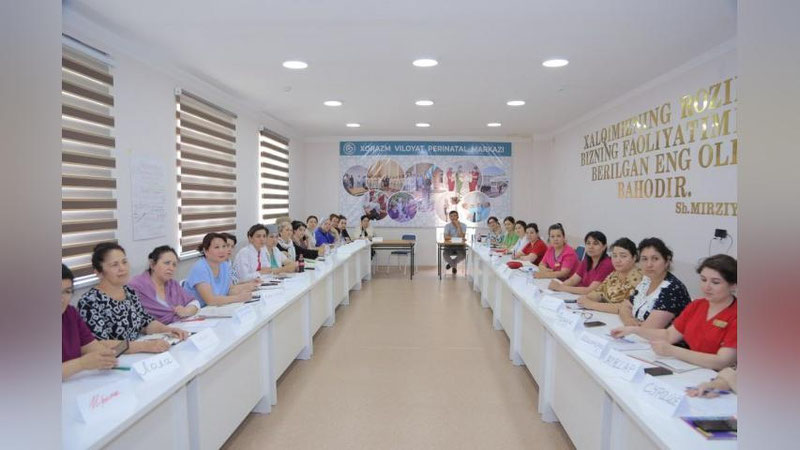 'Xorazmlik akusher-ginekologlar "Shoshilinch akusherlik yordami" kursini o`tashdi'ning rasmi