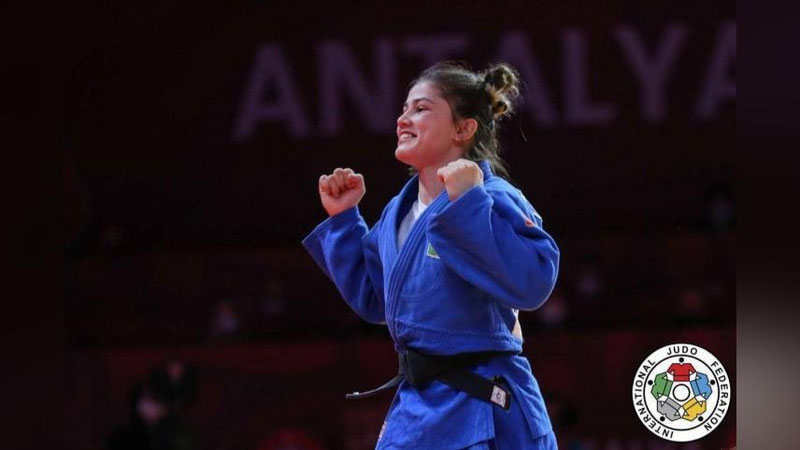 'Diyora Keldiyorova Ulan-Bator “Katta dubulg`a” turniri sovrindori bo`ldi'ning rasmi