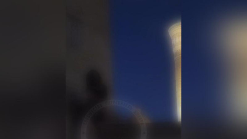 'Buxoroda 19 yoshli yigit va qiz “Poyi Kalon” majmuasi oldida uyatsiz harakatlar qilib raqsga tushdi (video)'ning rasmi