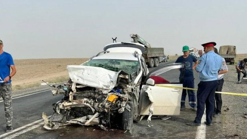 'Qozog`istonda Cobalt va Toyota to`qnashuvi oqibatda 7 kishi halok bo`ldi'ning rasmi
