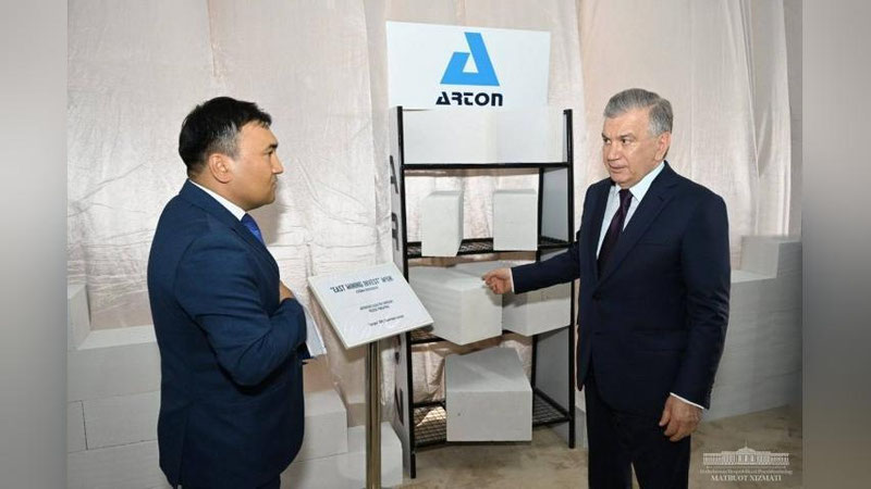 'Prezident “Angren” erkin iqtisodiy zonasidagi korxonalar faoliyati bilan tanishdi (foto)'ning rasmi
