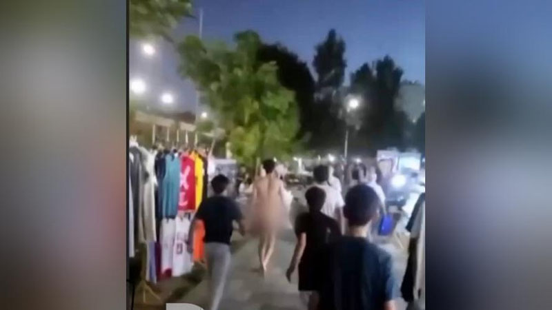 'Toshkentda qo`lida guldasta bilan yalang`och yurgan yigit ruhiy kasalxonaga joylashtirildi (video)'ning rasmi